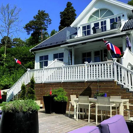 Luxury Family In Lovely Setting, Views 애스커